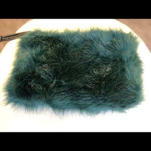 Green rabbit fur clutch